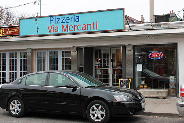 通过Mercanti披萨店