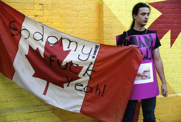 多伦多在加拿大抗议菲尔普斯，抗议Summerworks比赛