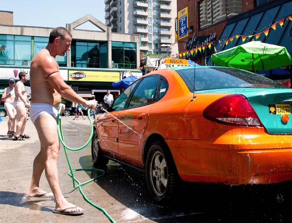 裸照洗车